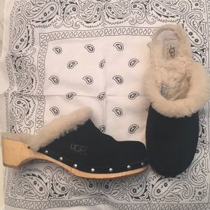 UGG Black Suede Sheepskin Clogs size 9 (EU 40)